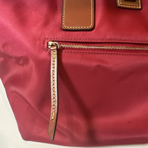 Dooney & Bourke Wayfarer Borsa grande in nylon per vino - Foto 2 di 23