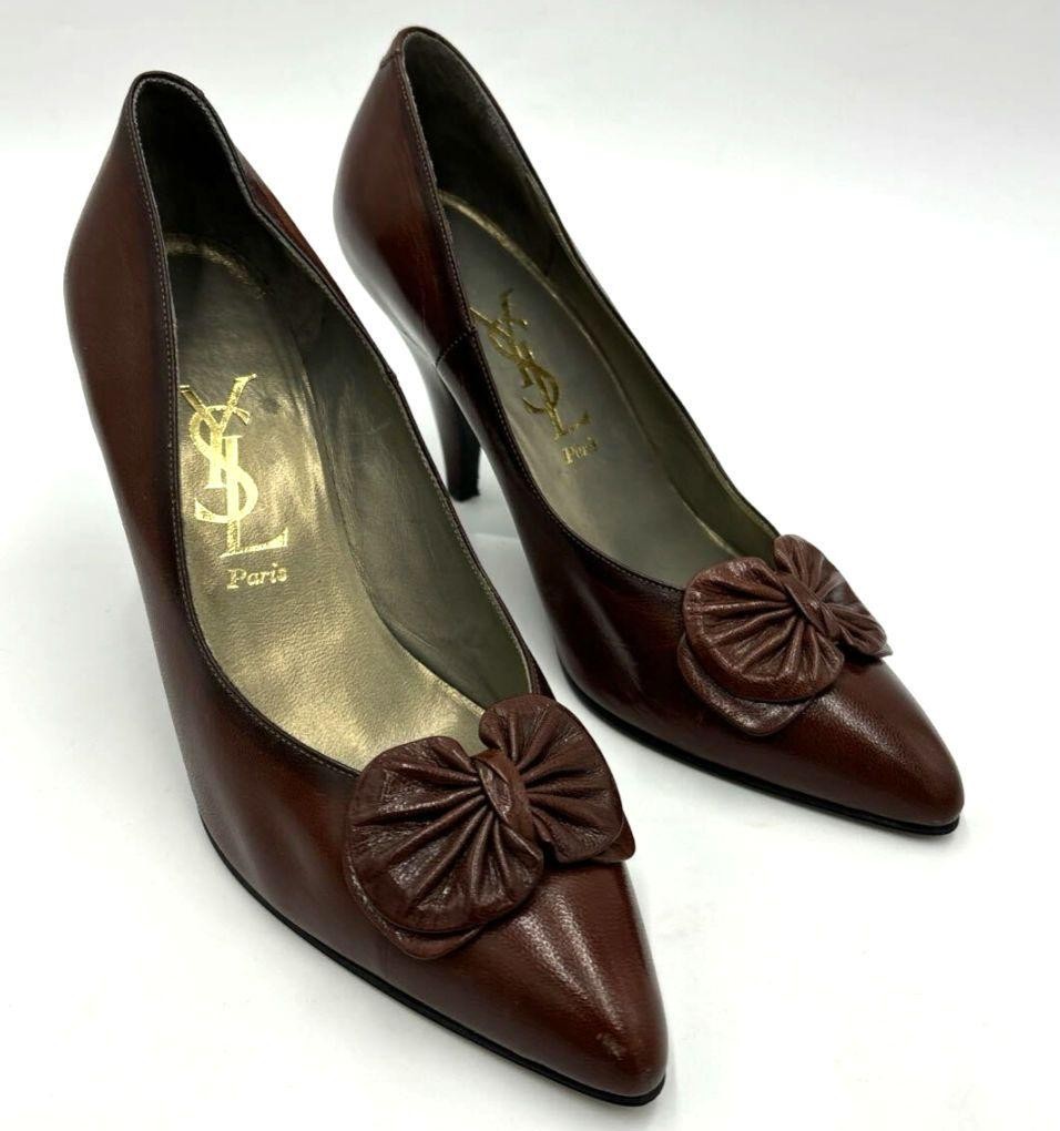 Decolte Yves Saint Laurent YSL tacco EU 35 5 nastro pelle marrone 102278K autentiche