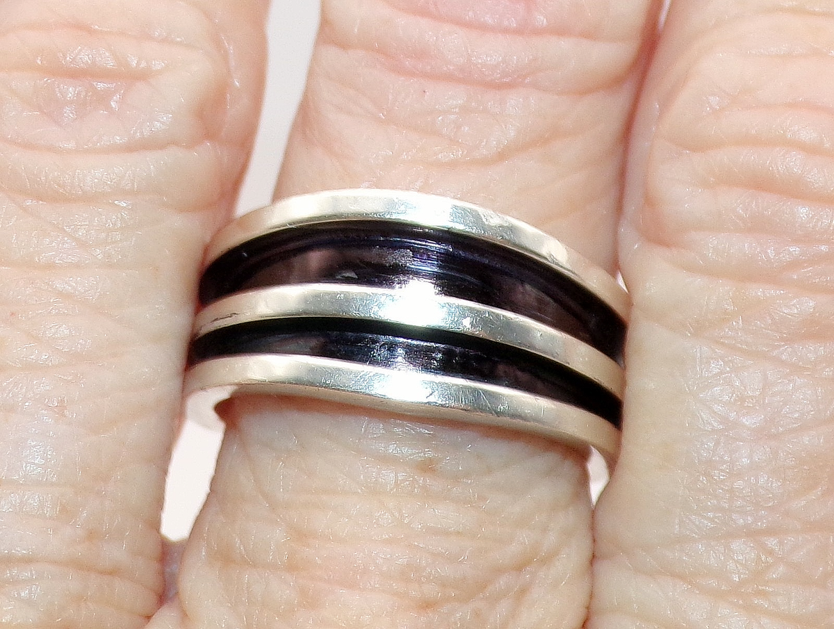 TOM HAWK STERLING SILVER Signed Navajo 3 LINE BAND Ring Sz 8.5