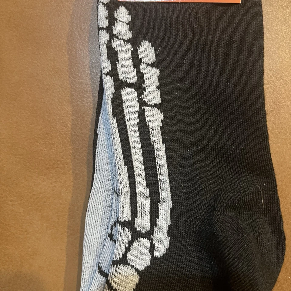 Lote de 4 Meias de Halloween Joelho Alto Tripulação Esqueleto Abóbora Morcego Aranha K. Bell Novo com etiquetas - Imagem 4 de 4