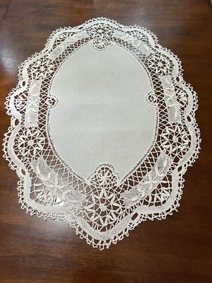 Vintage Linen Bobbin Lace Table Runner Oval Shape 19  X 26  Raised Floral Vines