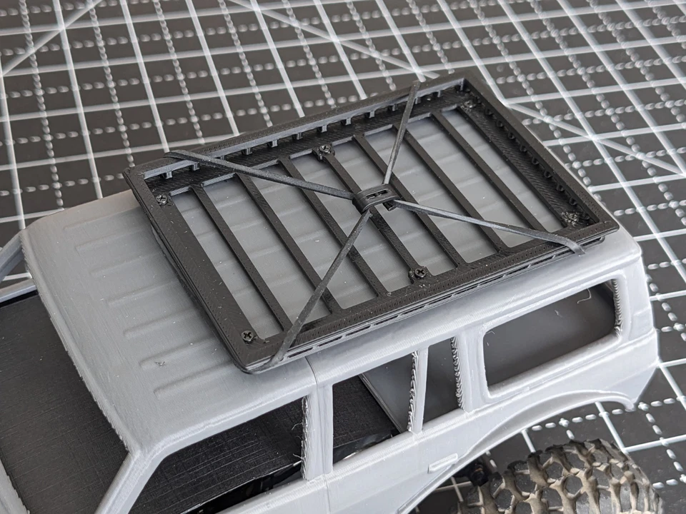 Axial SCX24 1/24 Toyota Land Cruiser 132-137mm C10 Deadbolt RC Crawler Truck - Image 4 of 4