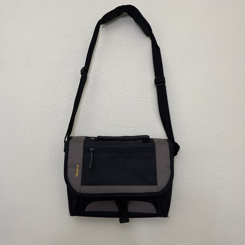 Targus Laptop and iPad -Messenger Bag-Multi-Pockets & Padded 11"x9"