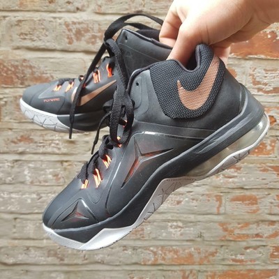 lebron trainers uk