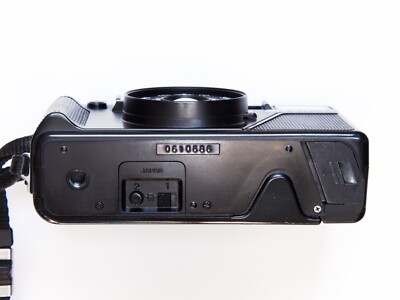 Nikon L35AF L35 AF ISO 400 35mm Point & Shoot Camera w/ Batteries