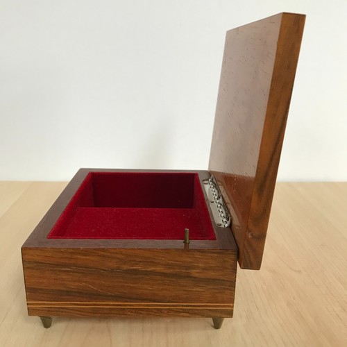 Caja de música de madera con incrustaciones escena de la costa de Capri reproduce Isla de Capri por Gabriella Italia - Imagen 5 de 15