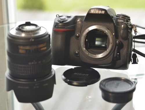 Nikon D300S 12.3 MP DSLR Camera with Nikkor AF-S 18-70mm f3.5-4.5G ED DX IF Lens - Picture 4 of 8