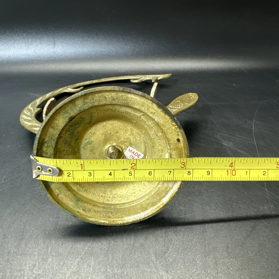 "Llavero de latón vintage soporte para joyas grabado Art Deco forro rojo 8"" de alto" Foto 4 de 4