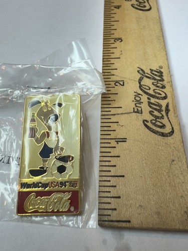 FIFA World Cup USA 94 Coca Cola USA Striker Pin