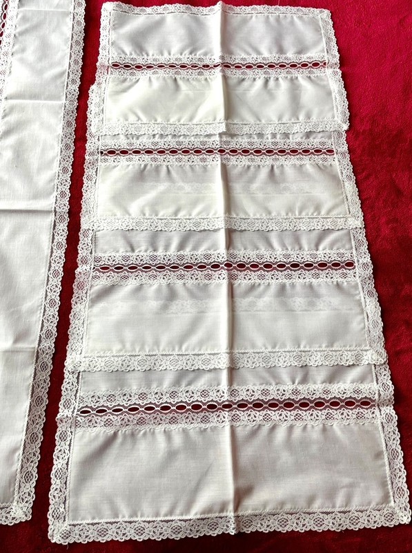 Mid Century White Lace Vanity Set 5pc - Dresser Runner & Placemats - Shabby Chic