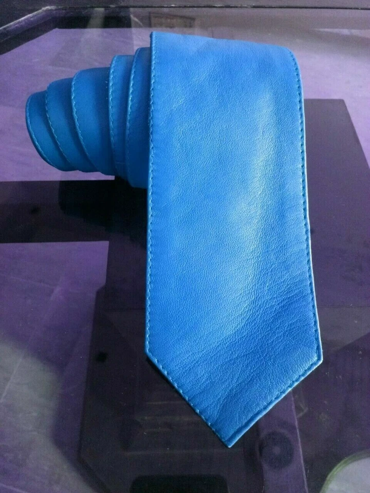 Corbata de cuero de oveja 100 % genuino muy popular para hombre disponible en diferentes colores Foto 4 de 4