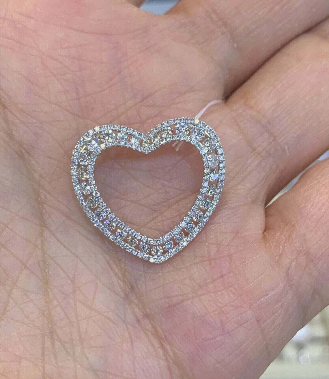 VETEMENTS Ciondolo Pretty Heart Diamante Simulato 2 64 Ct Taglio Rotondo Placcato Oro Bianco 14k