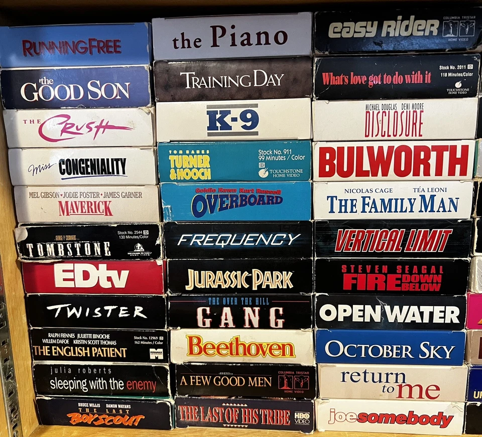 VHS SUPRISE BOX!! 🎉🎁🎊📦 12 Titles Per Box! $5 Flat Rate Shipping Foto 4 de 4