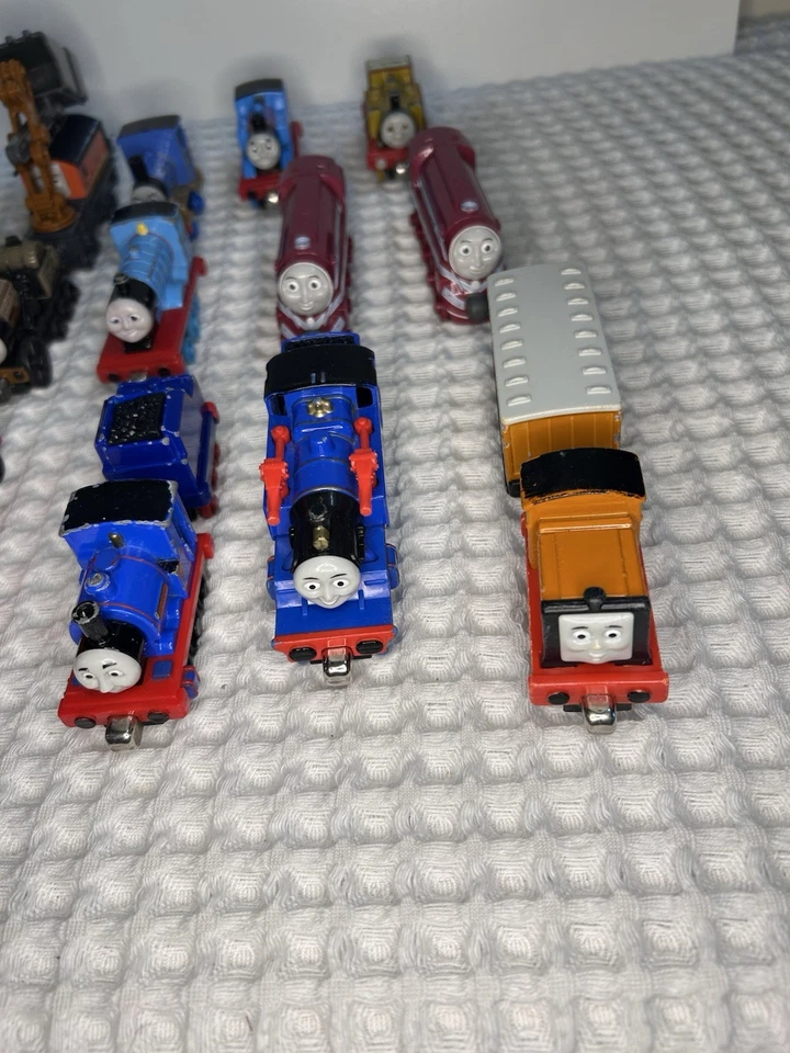Lote de 22 trenes y licitaciones Thomas & Friends Take N Play magnéticos fundidos a presión Foto 4 de 4