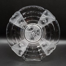 Plat en verre moulé dépoli à décor de fruits signé Val Saint Lambert Art Déco