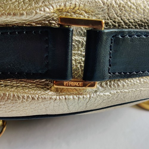 Sac à main gothique Versace vintage cuir doré et noir luxe demi lune bag - Photo 15/15
