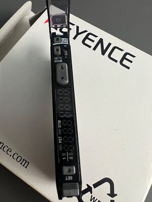Keyence FS-N13CP Faserverstärker, M8 Steckertyp, Haupteinheit, PNP - Neu
