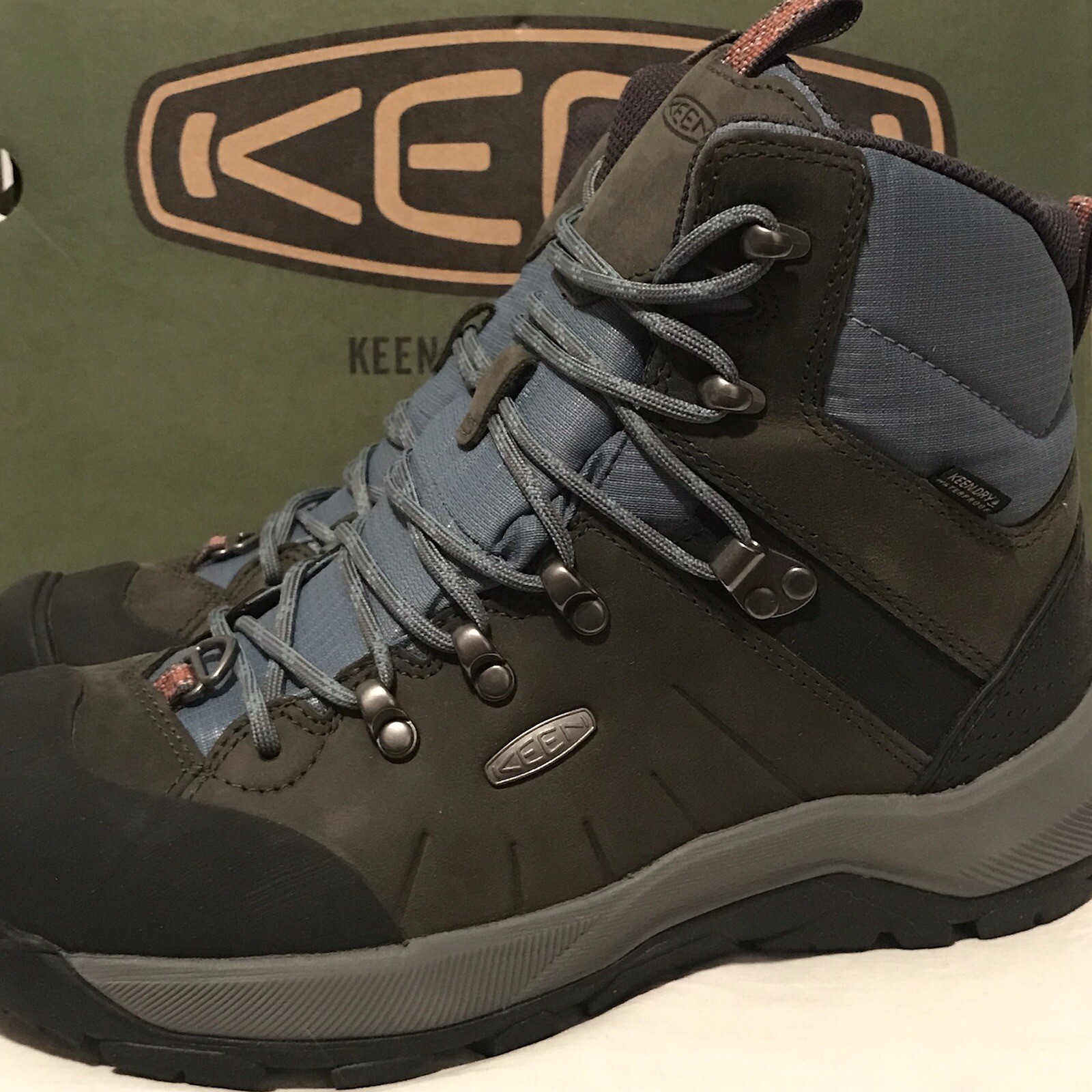 Stivali donna NUOVI KEEN taglia 7 M Revel IV (4) polari impermeabili isolati 1023629