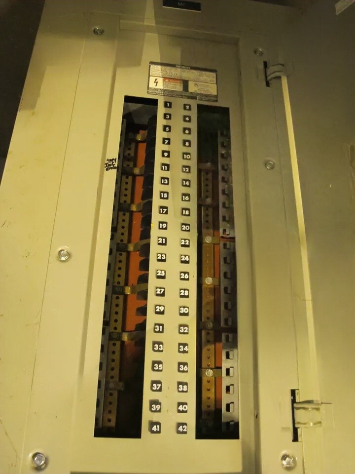 Siemens S3 Panelboard 225 Amp Main Lug 120/208 Volt 3P4W 42