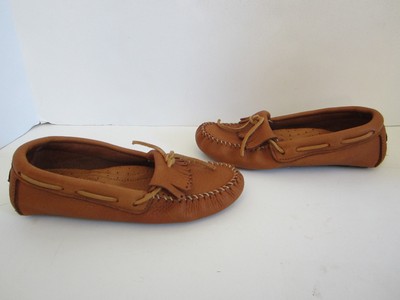minnetonka moccasins women's