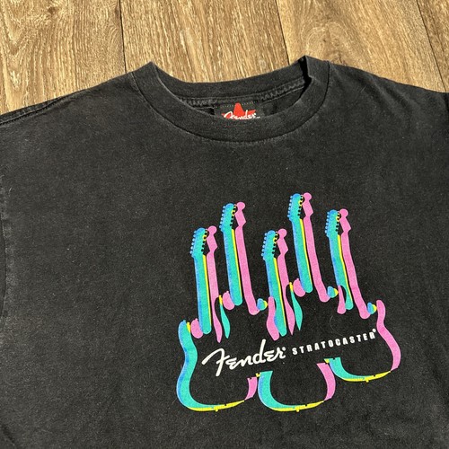 Vintage Fender Stratocaster Gitarre schwarz Rock Musik Kunst Y2K Medium T-Shirt
