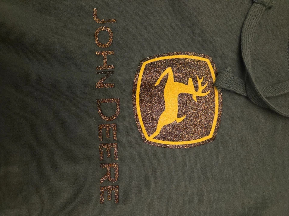 Sudadera John Deere con letras brillantes Foto 2 de 4