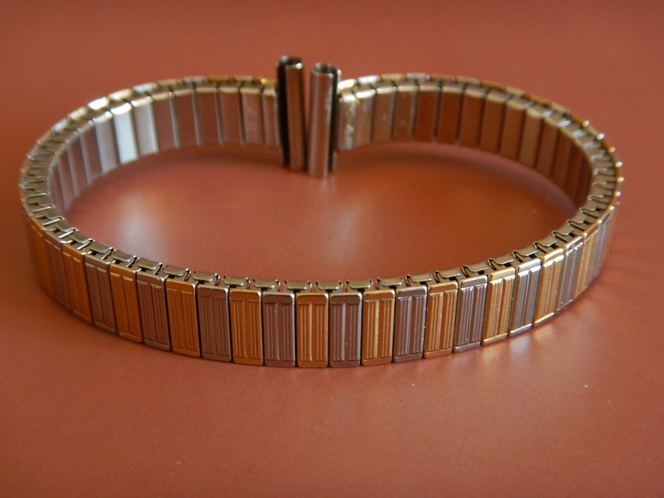 Bracelet montre ZRC extensible bicolore : la solution pour vos anses fixes soudées