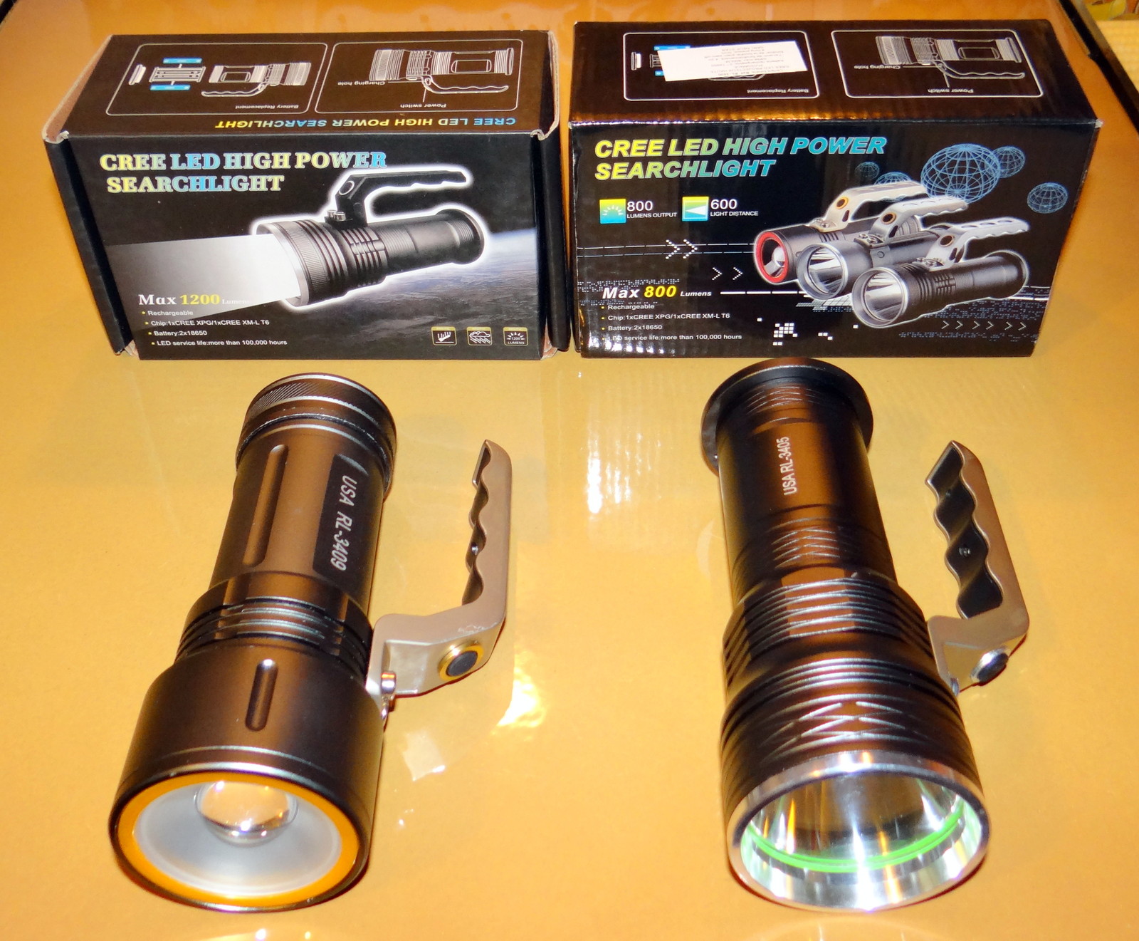 Lampe torche puissante 1200 Lumens rechargeable LED pour éclairage extérieur