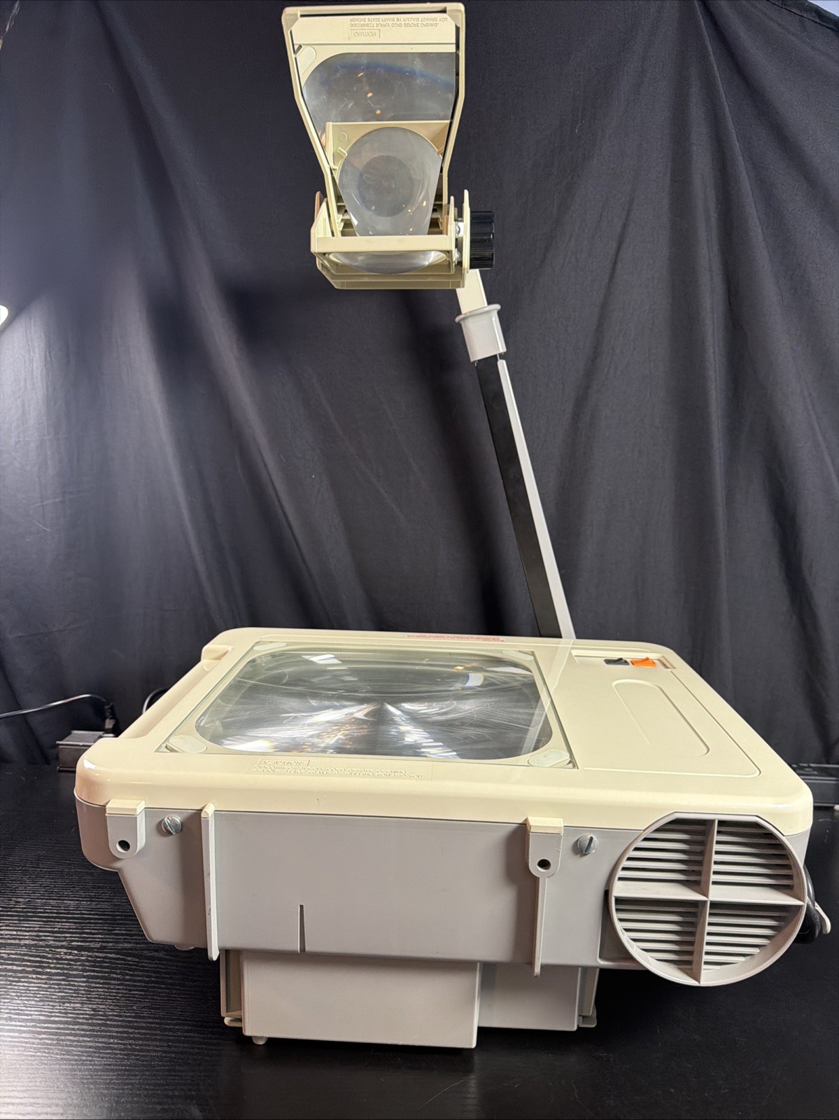 Elmo HP-3K DX Overhead Projector With Carrying Case