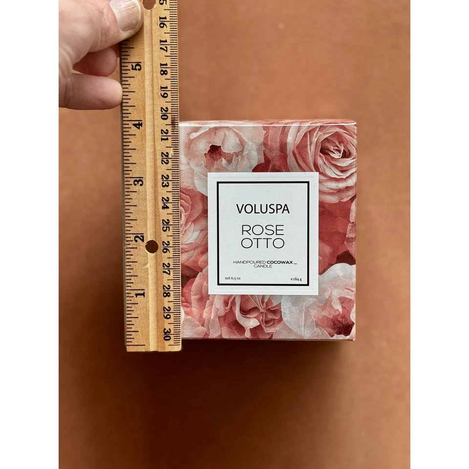 Vela Voluspa Rose Otto vertida a mano cera de coco floral decoración del hogar nueva en caja Foto 3 de 4
