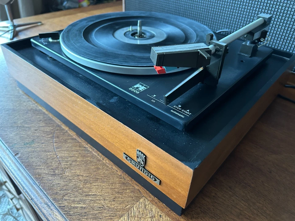 ¡Tocadiscos Grundig PE 2005 4 velocidades vintage! ¡Funciona! Foto 3 de 4