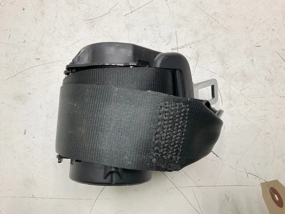 Volkswagen Golf 2015 lado del pasajero trasero segunda fila cinturón de seguridad retractor OEM Foto 2 de 4