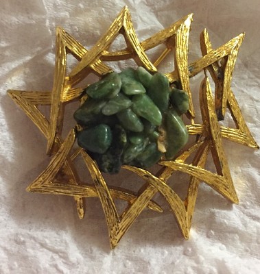 Pretty Scarf Gold & Emerald Brooch Signed By ''Exquisite ''Jewellery LTD. Solihull