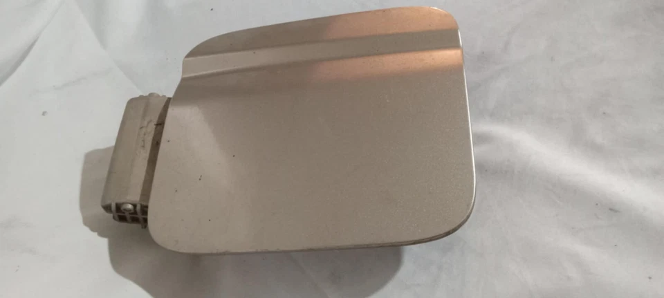 05-08 KIA SPECTRA 5 HB Fuel Tank Door Silver MET 69510-2f200 - Image 3 of 4