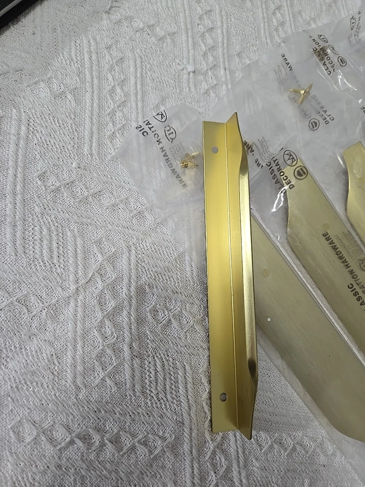 Tirador/manija de gabinete con acabado dorado cepillado - NUEVO cuenta 7 con herrajes Foto 3 de 4