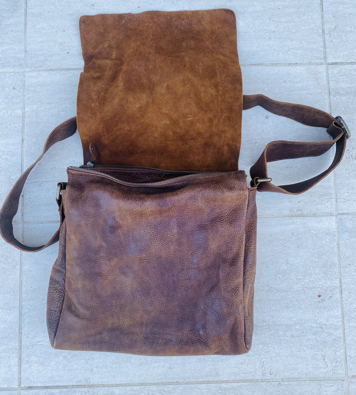 Vintage Roots Canada Leather explorer messenger Bag Gem