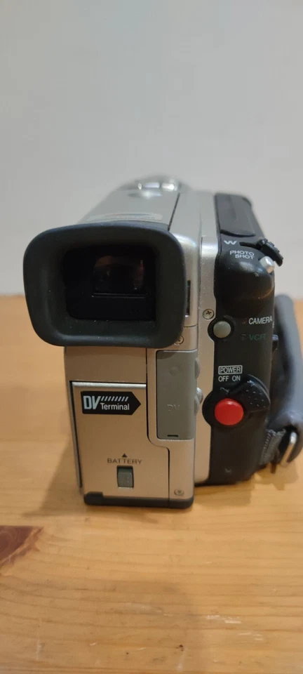 Panasonic NV-DS1B Mini DV Video Camera & Instructions - Has Issues - Spares or R - Image 4 of 4