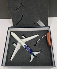 US Airways Nevada N822AW Battle Born 1:100 13" x 13" Die Cast Plane BOX CREASE