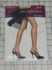 vintage Hanes SILK REFLECTIONS silky sheer pantyhose hosiery 718 Nude CD