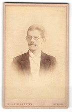Fotografia Wilhelm Kersten, Berlino, Krausen-Str. 35, Ritratto di giovane uomo 