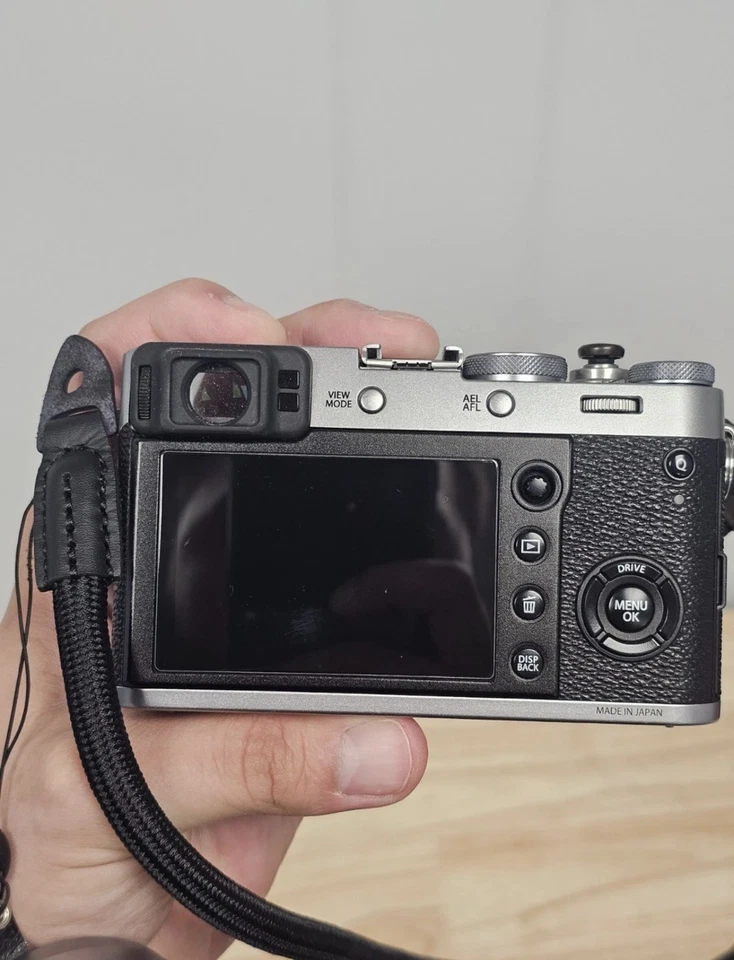 Fujifilm X100F 24.3MP Digital Camera - Silver including case, extra batteries - Image 2 of 4