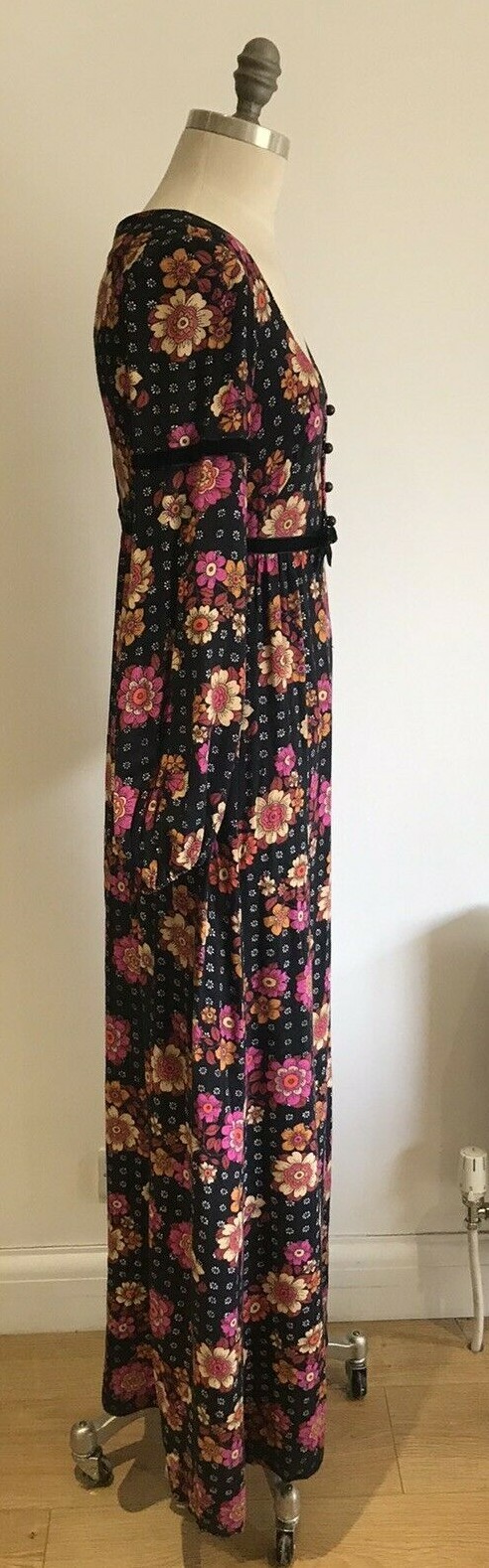 Stunning Vintage Floral 70s Maxi Dress,  (17.5" pit to pit, waist 14.5" across) 6