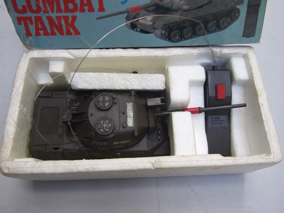 Vintage  Radio Control Tank Radio Shack Tandy w/Original Box 1984 Vintage Toy AF - Image 3 of 4