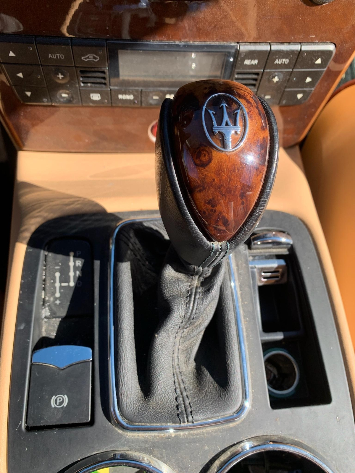 08 MASERATI Floor Center Shifter