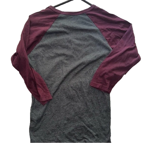 Футболка реглан Young & Reckless RCKLSS рукав 3/4 серая бордовая женская средний размер б/у в отличном состоянии - Изображение 2 из 4