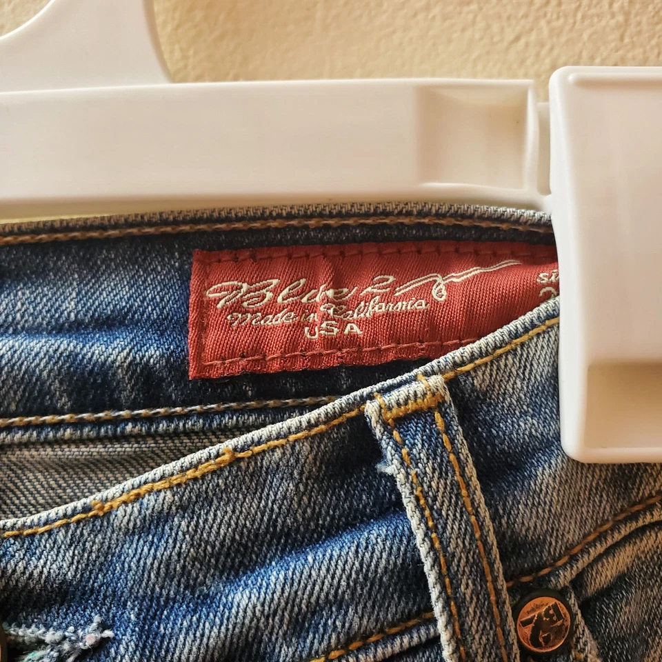 Jeans azules 2 hechos en California elásticos acampanados pierna talla 30 lavado oscuro EE. UU. Foto 2 de 4