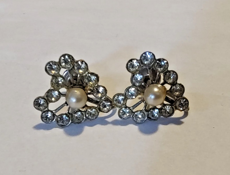 Vintage Heart Shape Faux Pearl & Rhinestones Silver-tone Screw Back Earrings