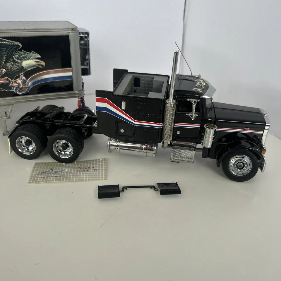 1/32 Franklin Mint Peterbilt Truck & Refrigerated Trailer Die-Cast Model 379 - Image 2 of 4
