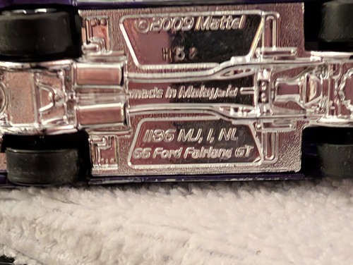 GORGEOUS EXTERIOR/INTERIOR STYLE 1966 FORD FAIRLANE GT MFG 2009 HW 1:64 SCALE - Picture 15 of 18
