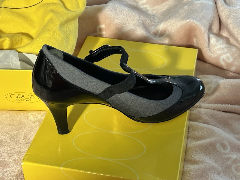 Usado Circa Joan & David TStrap Negro Patente/Material Gris Mujer Talla 6.5M Foto 2 de 4